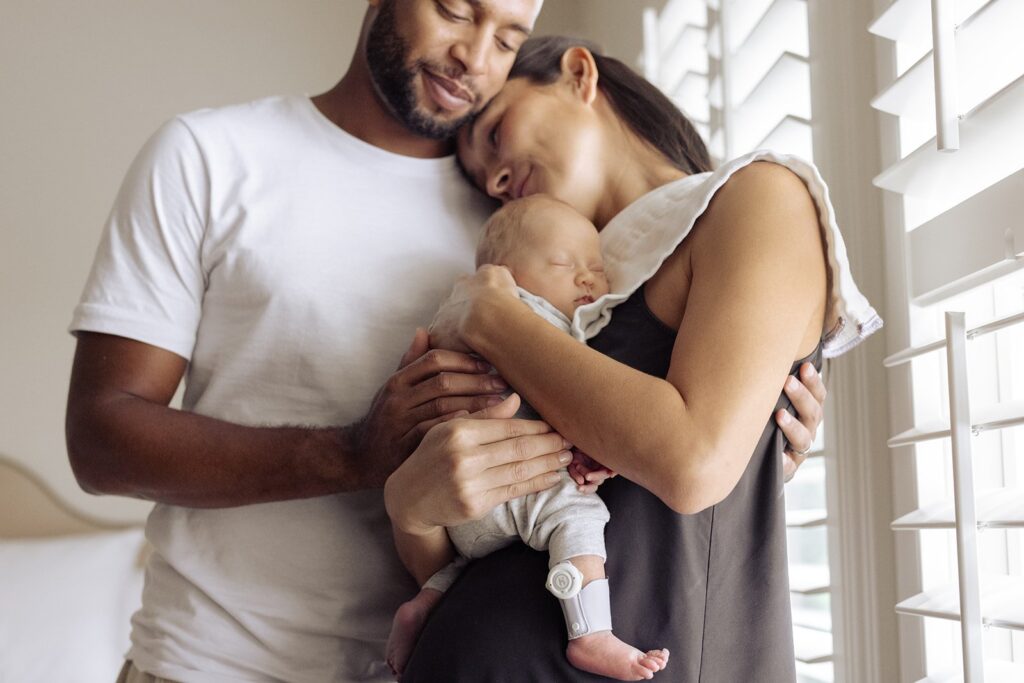 The New Hälsa Baby All-in-One Wellness Monitor Goes Above and Beyond for New Parents